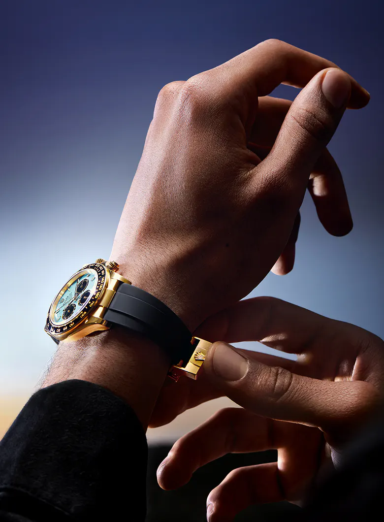 Oyster Perpetual GMT‑Master II  proposto con un inedito quadrante in occhio di ferro