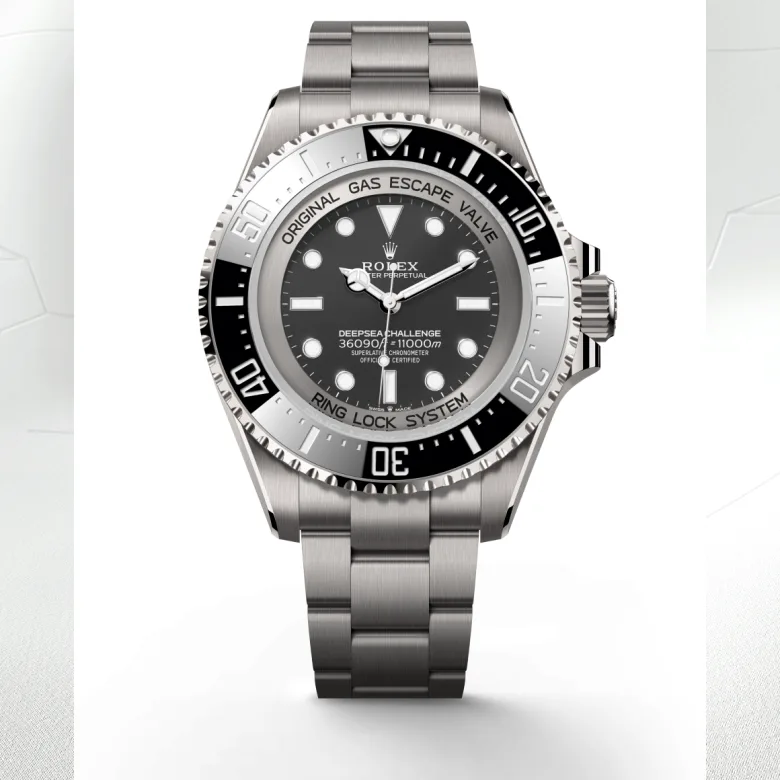 rolex M126067-0002   - La lunetta in ceramica e l’indicazione luminescente